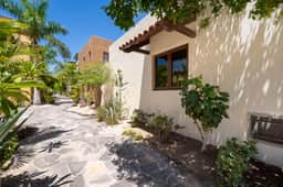 AV254 - Charming 2-Bedroom Oceanview Retreat