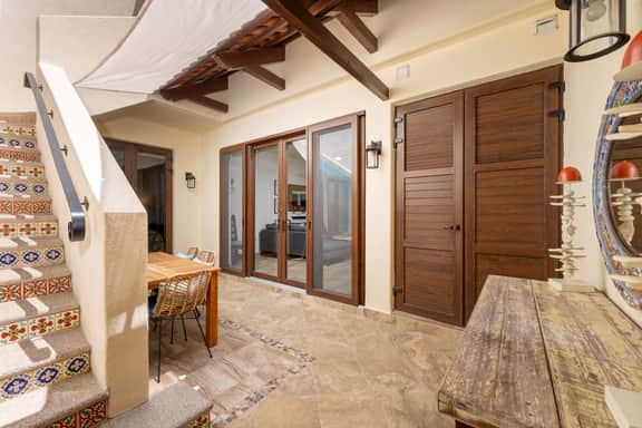 AV254 - Charming 2-Bedroom Oceanview Retreat