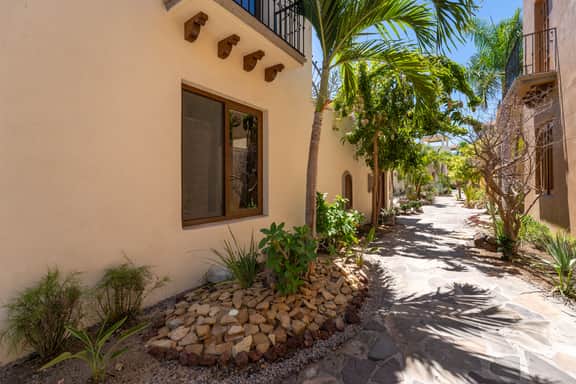 AV254 - Charming 2-Bedroom Oceanview Retreat