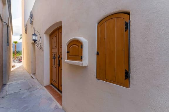 FN65 -Spacious 2 Bed with Excellent Location