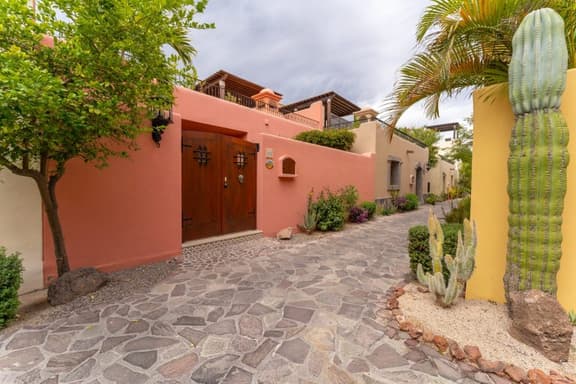 FN192 -1 Bed 1 Bath Casa Chica with terrace and great views!