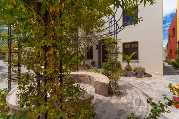 FN425 -2bed 32bath Property with Great Location